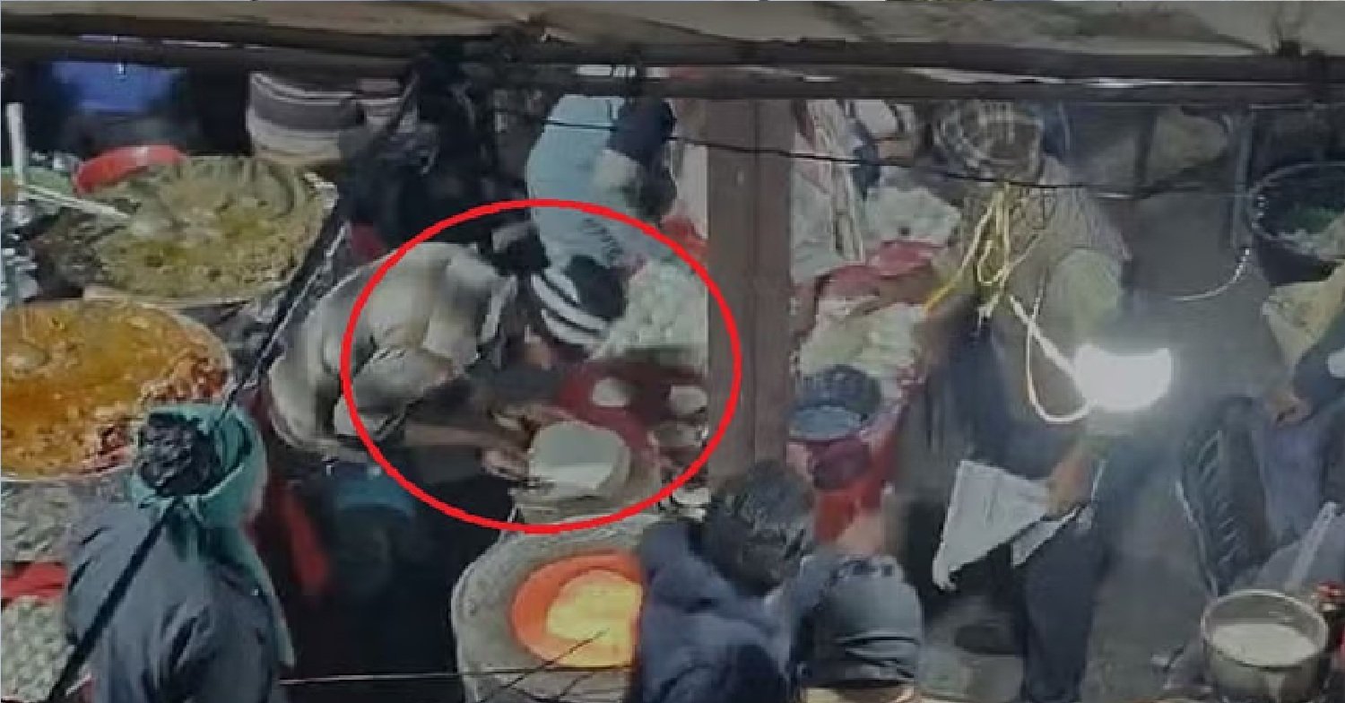 Thook Jihad, उत्तरायणी मेले में थूक कर रोटियां बनाने वाला गिरफ्तार, कब सुधरेंगे ये घटिया सोच वाले लोग…