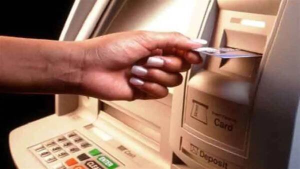 इस दिन से महंगा होगा ATM से कैश निकालना, बढ़ सकते हैं ट्रांजेक्शन चार्ज