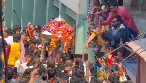 Chardham yatra : श्री केदारनाथ धाम (Kedarnath Tample) के लिए रवाना हुई बाबा की पंचमुखी डोली