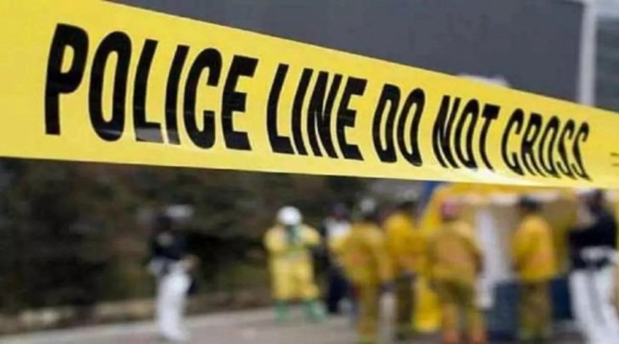 यहां खाई में गिरा ट्रक, एक की मौत, दो गंभीर घायल