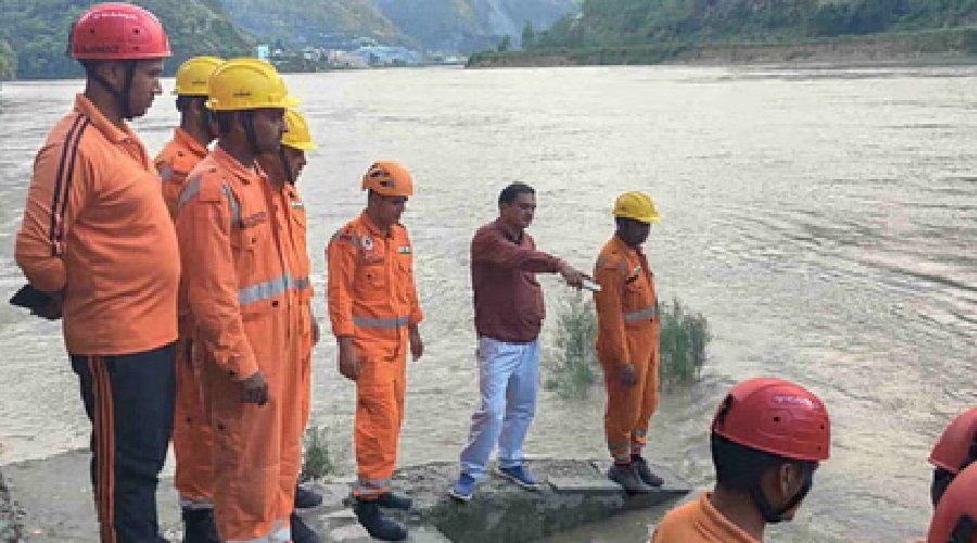 रुद्रप्रयाग बस हादसा: लापता यात्रियों की तलाश में रेस्क्यू अभियान जारी