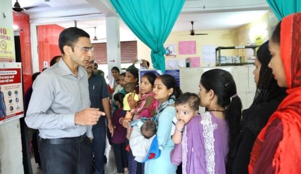 पीपीपी मोड पर संचालित शहरी अस्पतालों पर जिला प्रशासन का शिकंजा: 12 केंद्रों पर छापे, 5 लाख का प्रारंभिक जुर्माना, टर्मिनेशन की सिफारिश