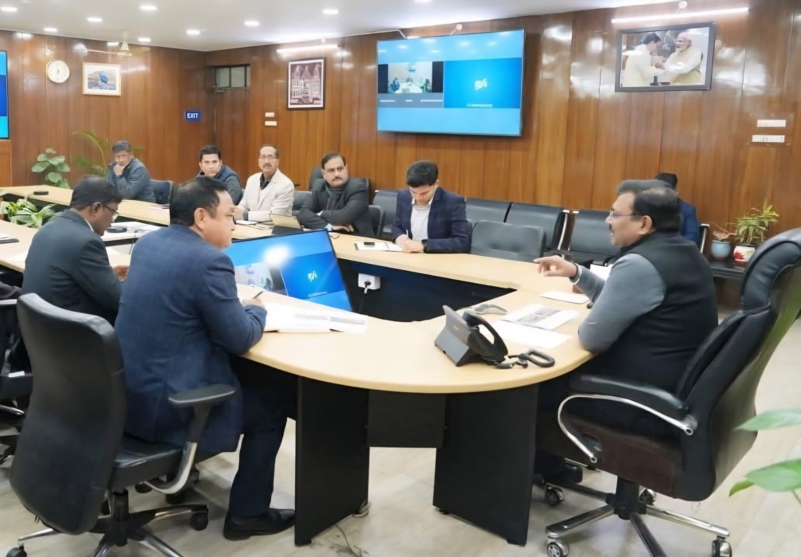 मुख्य सचिव ने केदारनाथ पुनर्निर्माण एवं बदरीनाथ मास्टर प्लान के सम्बन्ध में ली बैठक।