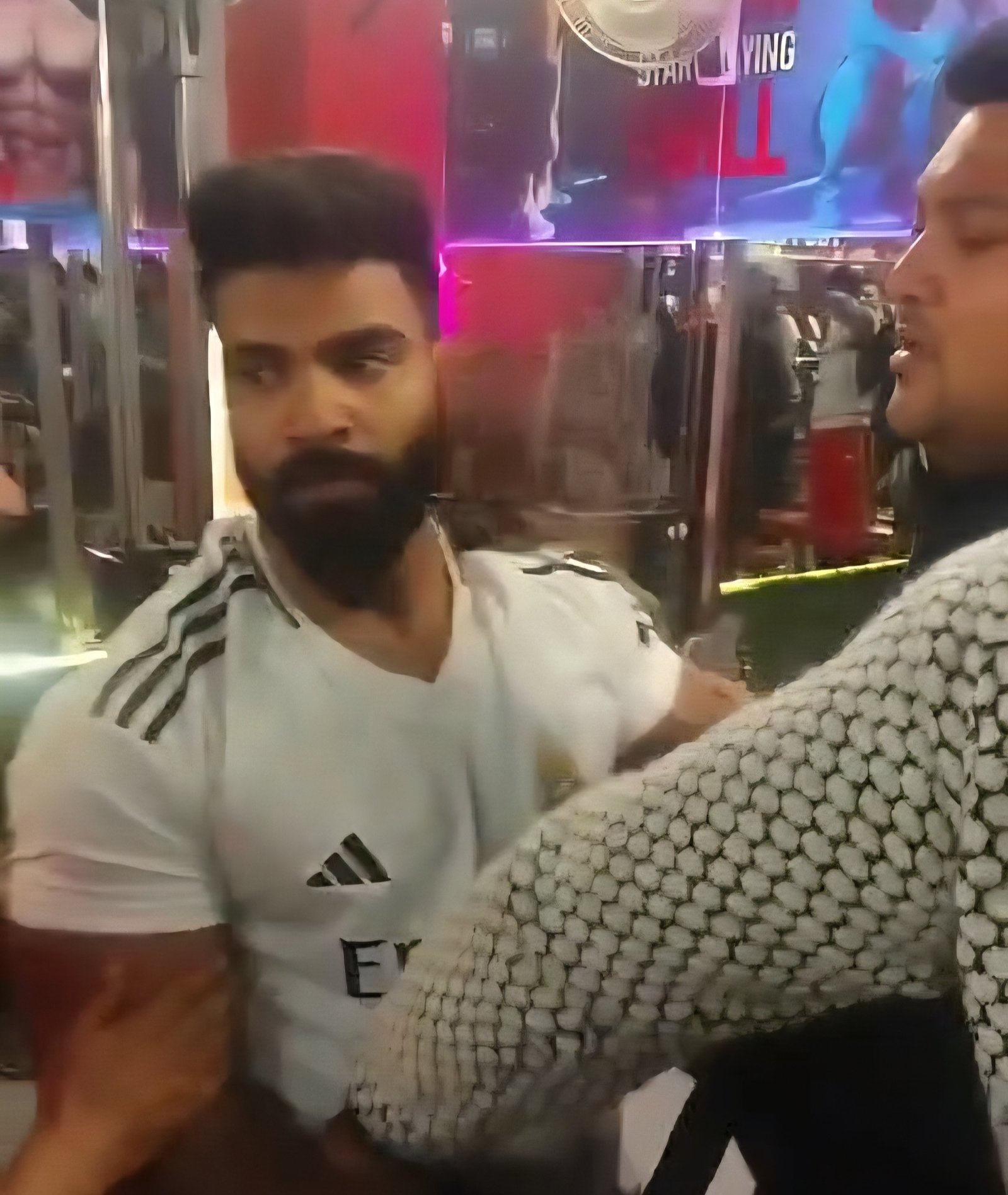 देहरादून के क्लेमेनटाउन में जिम ट्रेनर नदीम अंसारी पर हिन्दू महिला से छेड़छाड़ और अश्लील हरकत करने का लगा आरोप।