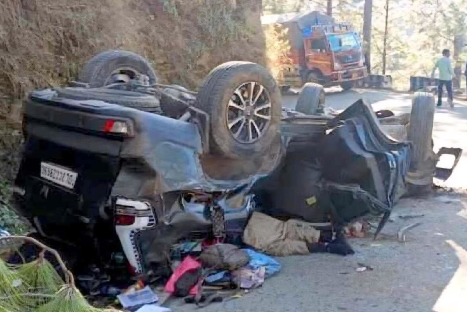 भयानक हादसे में उड़े परखचे,स्कार्पियो में फंसे दो लोगों की दर्दनाक मौत।