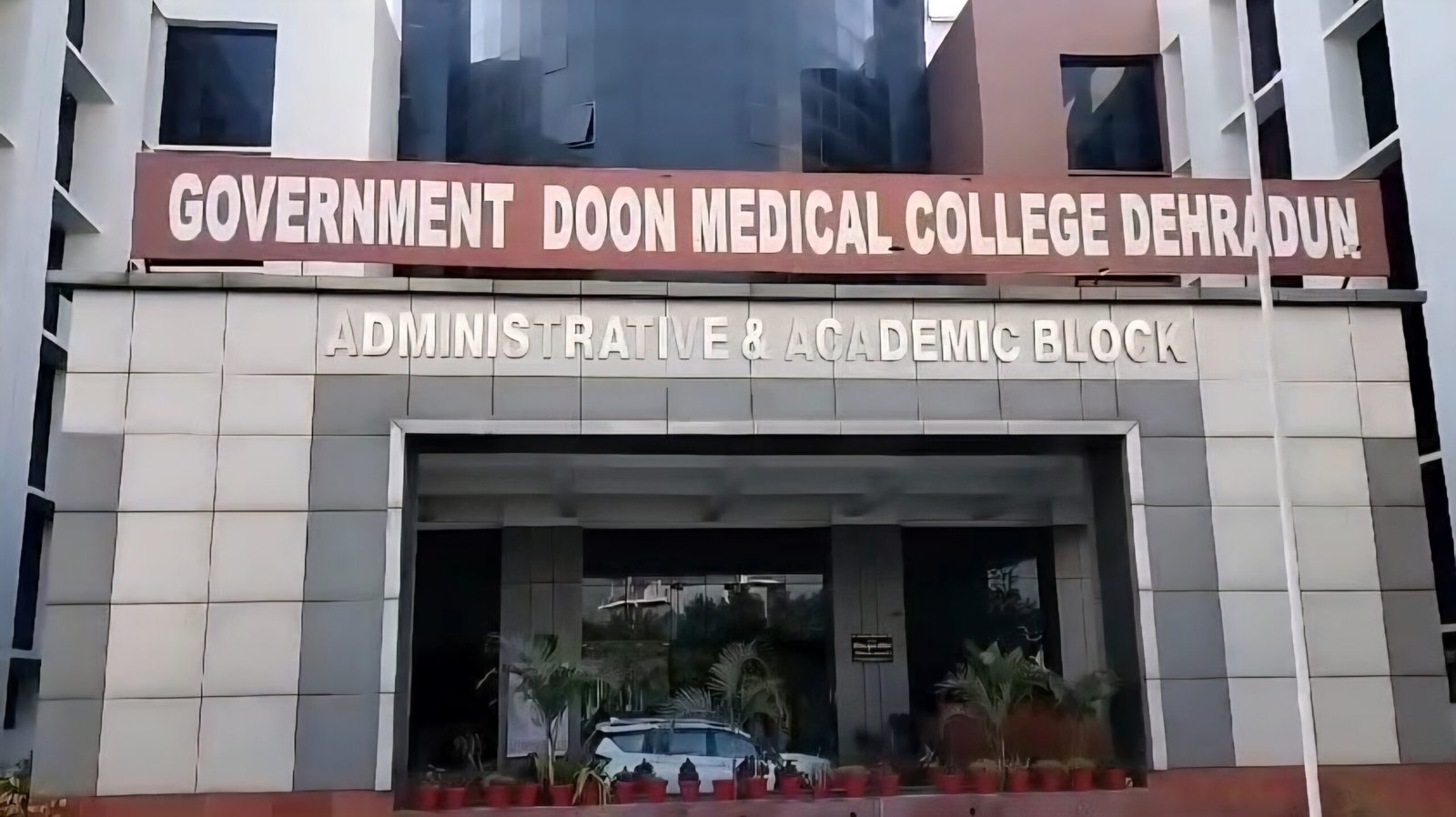 दून मेडिकल कालेज में रैगिंग मामला,नौ छात्र निलंबित,दो पर जुर्माना भी।