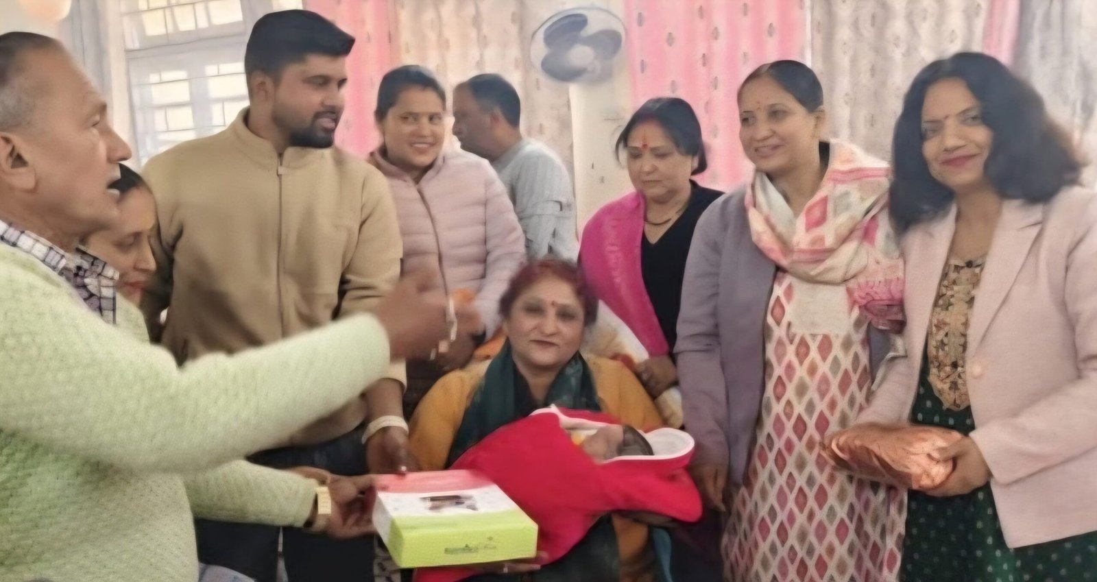 श्रीनगर गढ़वाल के बेस अस्पताल में एक 16 साल की नाबालिग ने दिया नवजात शिशु को जन्म।