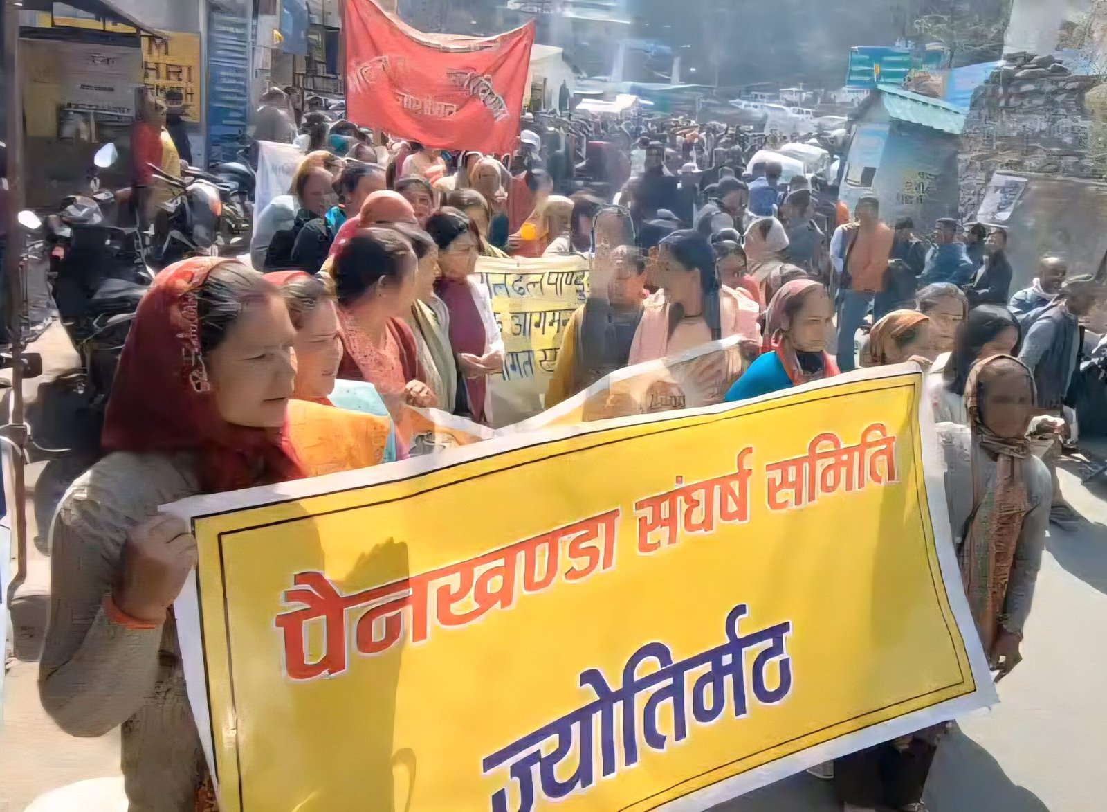 जोतिर्मठ के पैनखंडा समुदाय को केंद्र की अन्य पिछड़ा वर्ग सूची में शामिल न किए जाने से आक्रोशित जोशीमठ के लोग विशाल जन आक्रोश रैली में उतरे सड़कों पर।