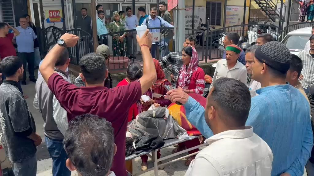 जंगल में हादसे की शिकार महिला को एयर एम्बुलेंस मिलने में तीन घंटे की देरी, स्वास्थ्य व्यवस्थाओं पर उठे सवाल