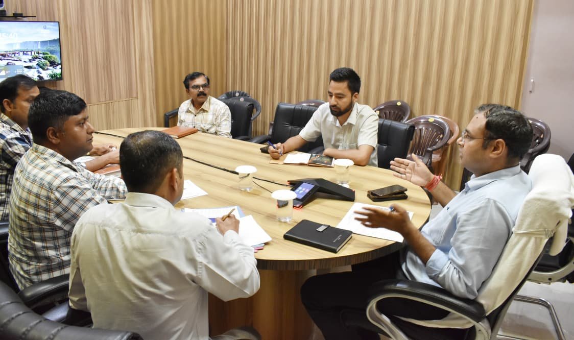 पीएमजीएसवाई सड़कों पर निर्माणाधीन पुलों का कार्य समयबद्ध पूरा करने के निर्देश।