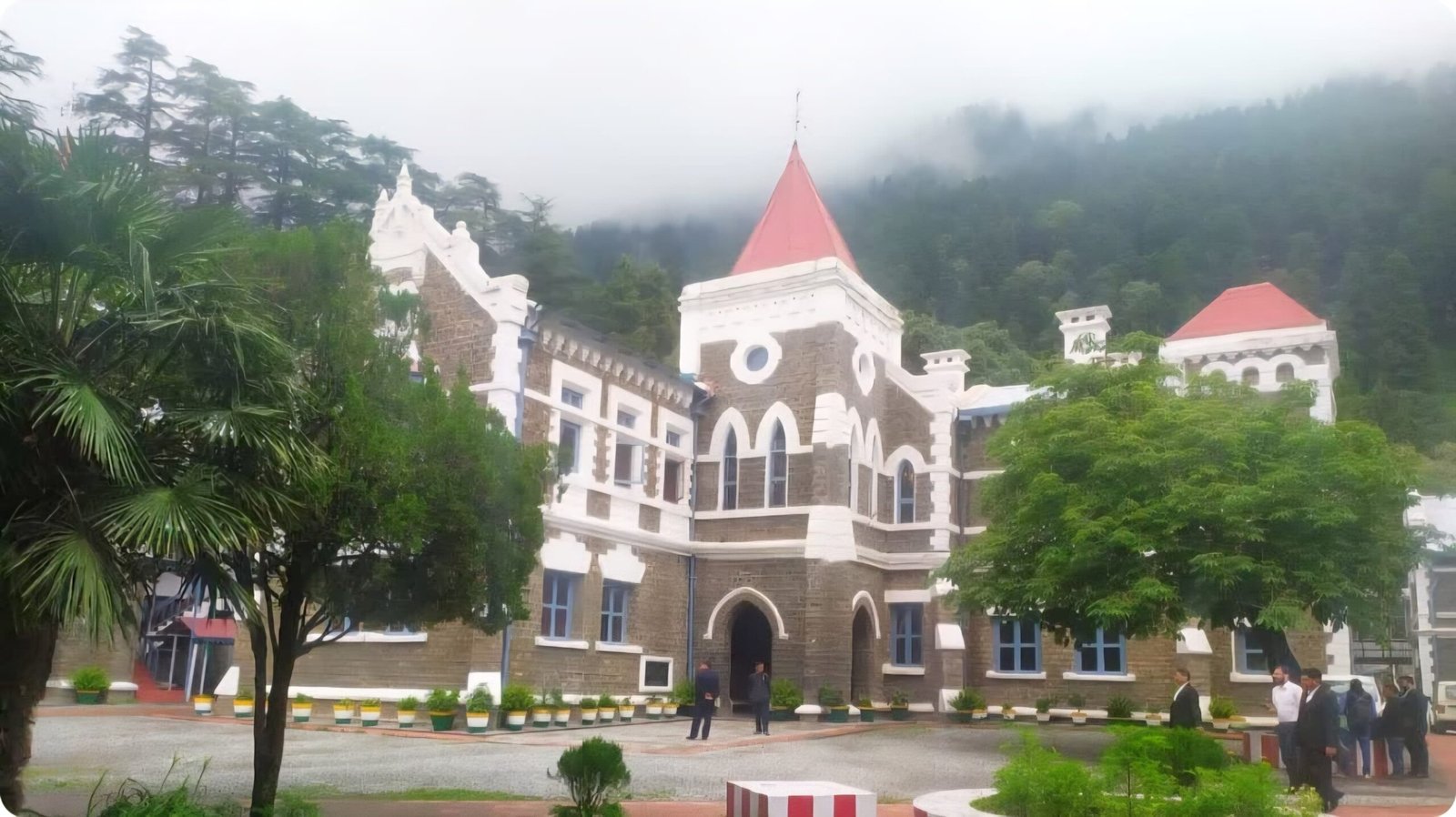 देहरादून में 15 बीघा सरकारी नाले की जमीन पर बिल्डर्स का खेल, HC ने मांगा एक्शन प्लान।