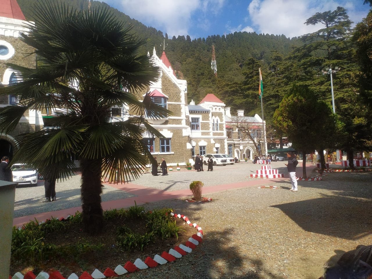 पुलिस उत्पीड़न और संपत्ति से जबरन बेदखल मामले पर हाईकोर्ट सख्त, बुजुर्ग दंपत्ति को दी बड़ी राहत।