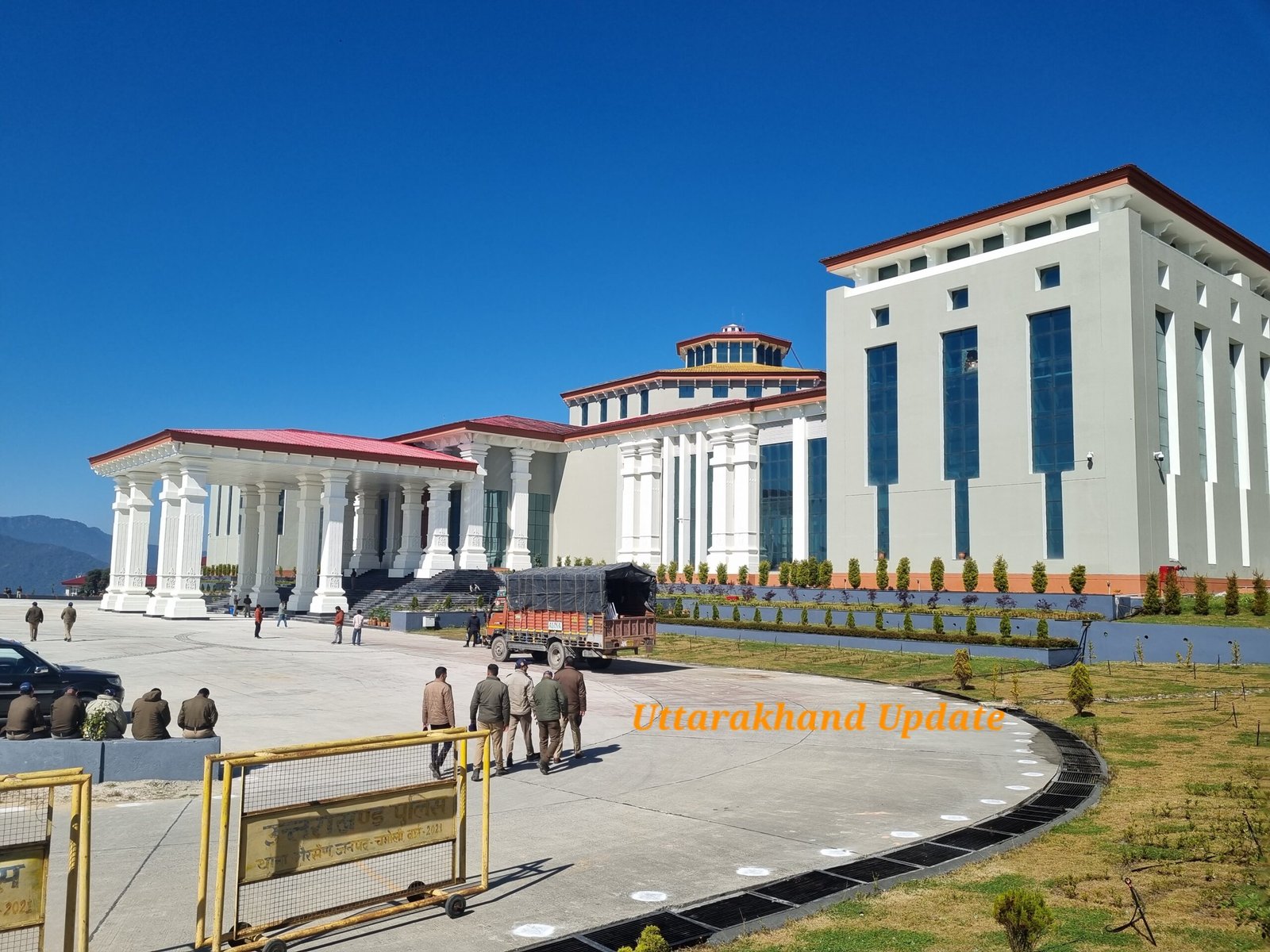 उम्मीदों के पहाड़ पर सियासत का ‘गैरसैंण’, 300 करोड़ खर्च होने के बाद भी स्थायी राजधानी का सवाल बरकरा