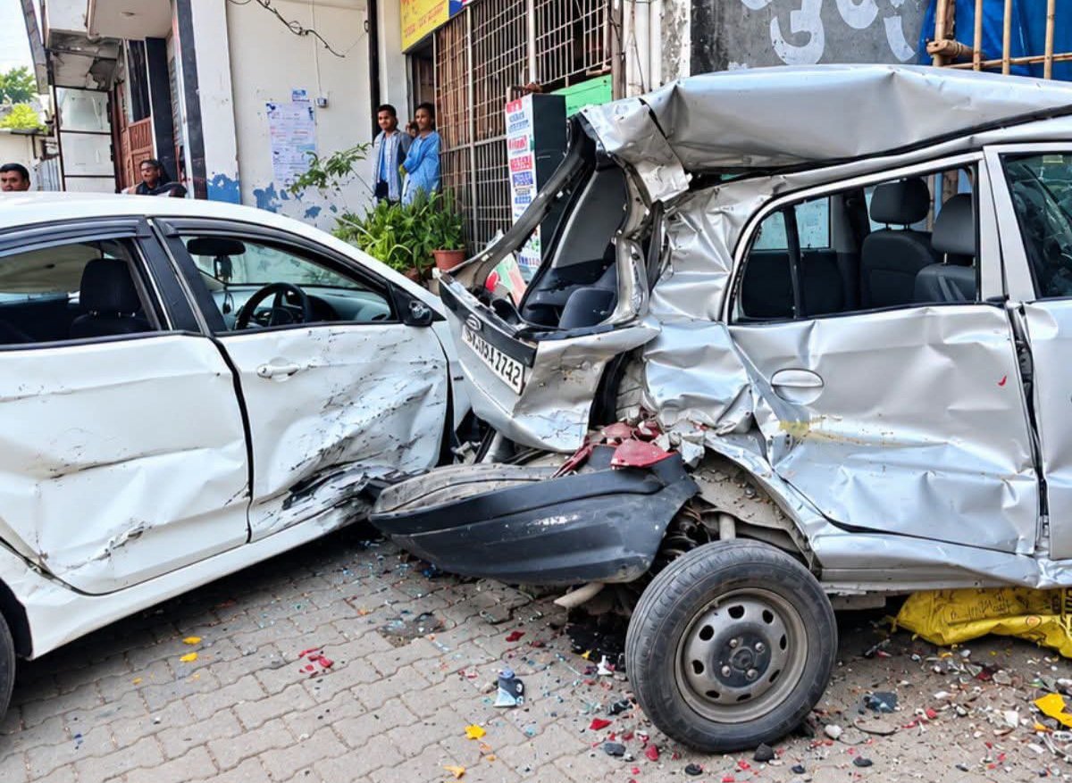 हरिद्वार में बस ने ऑटो व 4 कारों को मारी टक्कर,ऑटो चालक का हाथ कटकर अलग।