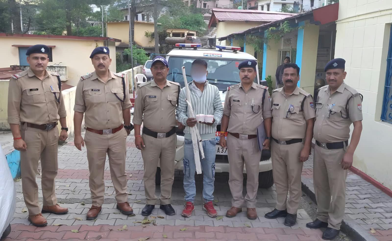 10 हजार के लेनदेन में खूनी संघर्ष: साथी की बेरहमी से हत्या कर फरार आरोपी कर्णप्रयाग पुलिस ने 24 घंटे में किया गिरफ्तार।