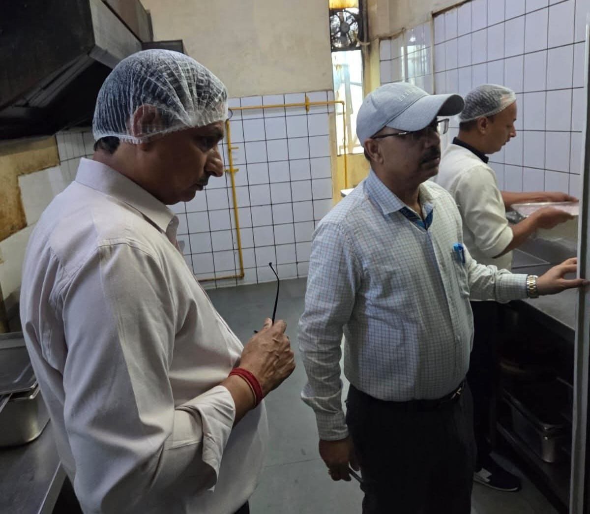 खाद्य सुरक्षा को लेकर सख्त हुई सरकार,UPES की मेस-कैफेटेरिया का निरीक्षण।